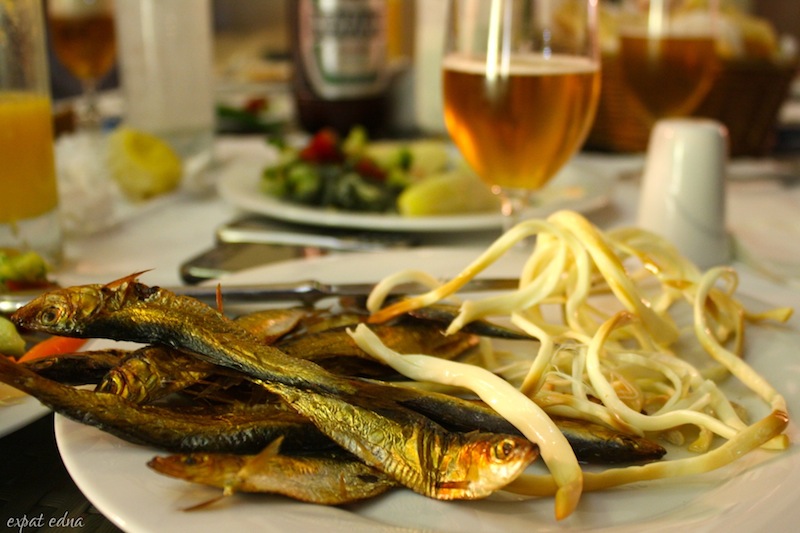 http://expatedna.com/wp-content/uploads/2012/10/5-beer-snacks-Caspian-fish-and-smoked-cheese.jpg