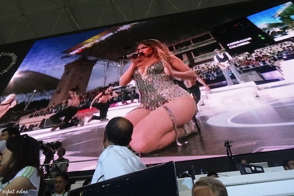 http://expatedna.com/wp-content/uploads/2012/12/Jennifer-Lopez-performing-in-Baku.jpg