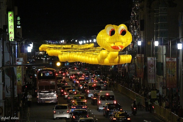 Snake above Chinatown, Singapore - Expat Edna