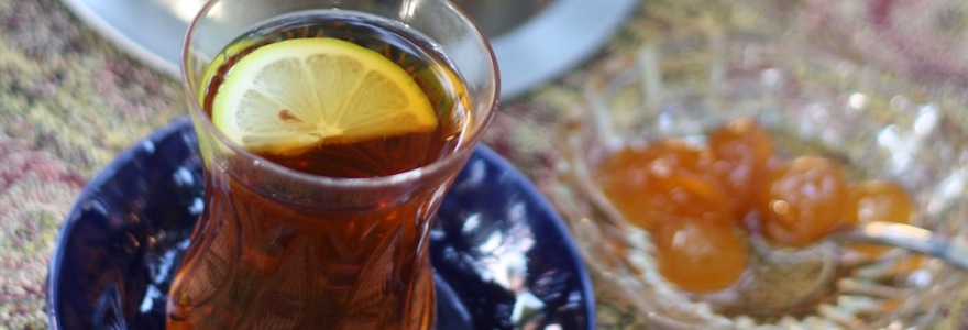 How-to-drink-tea-with-jam-in-Azerbaijan